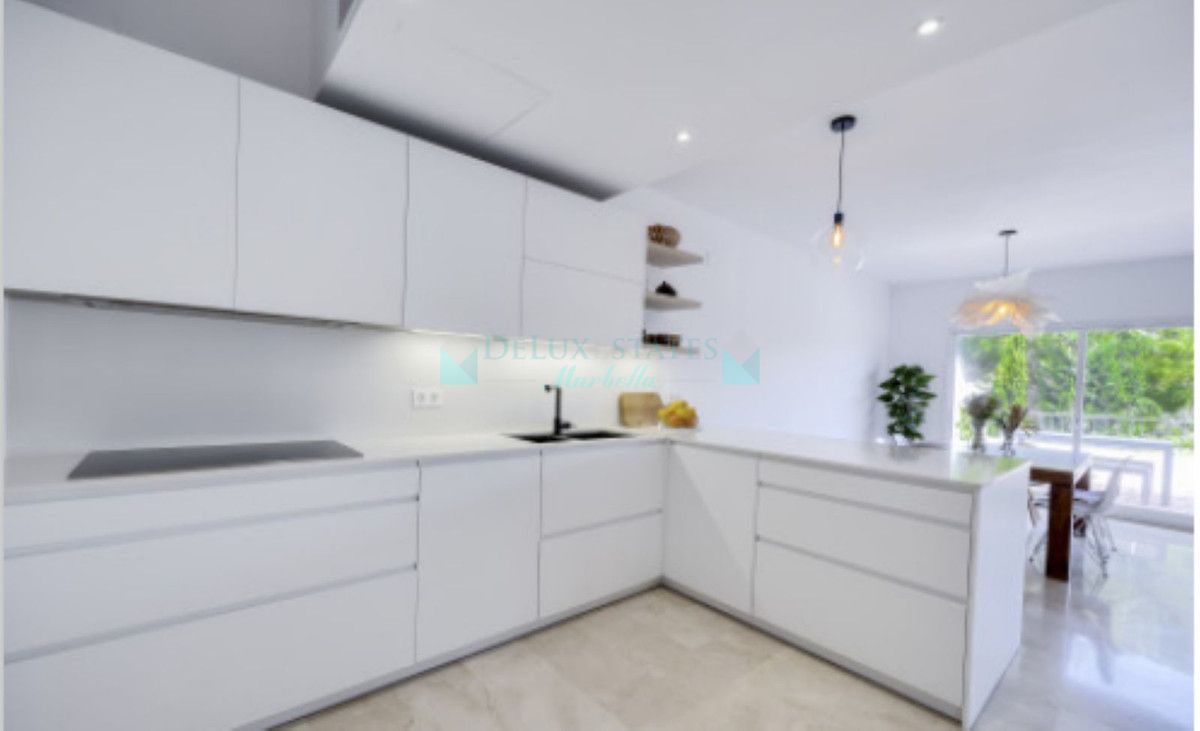 Town House for sale in Benahavis