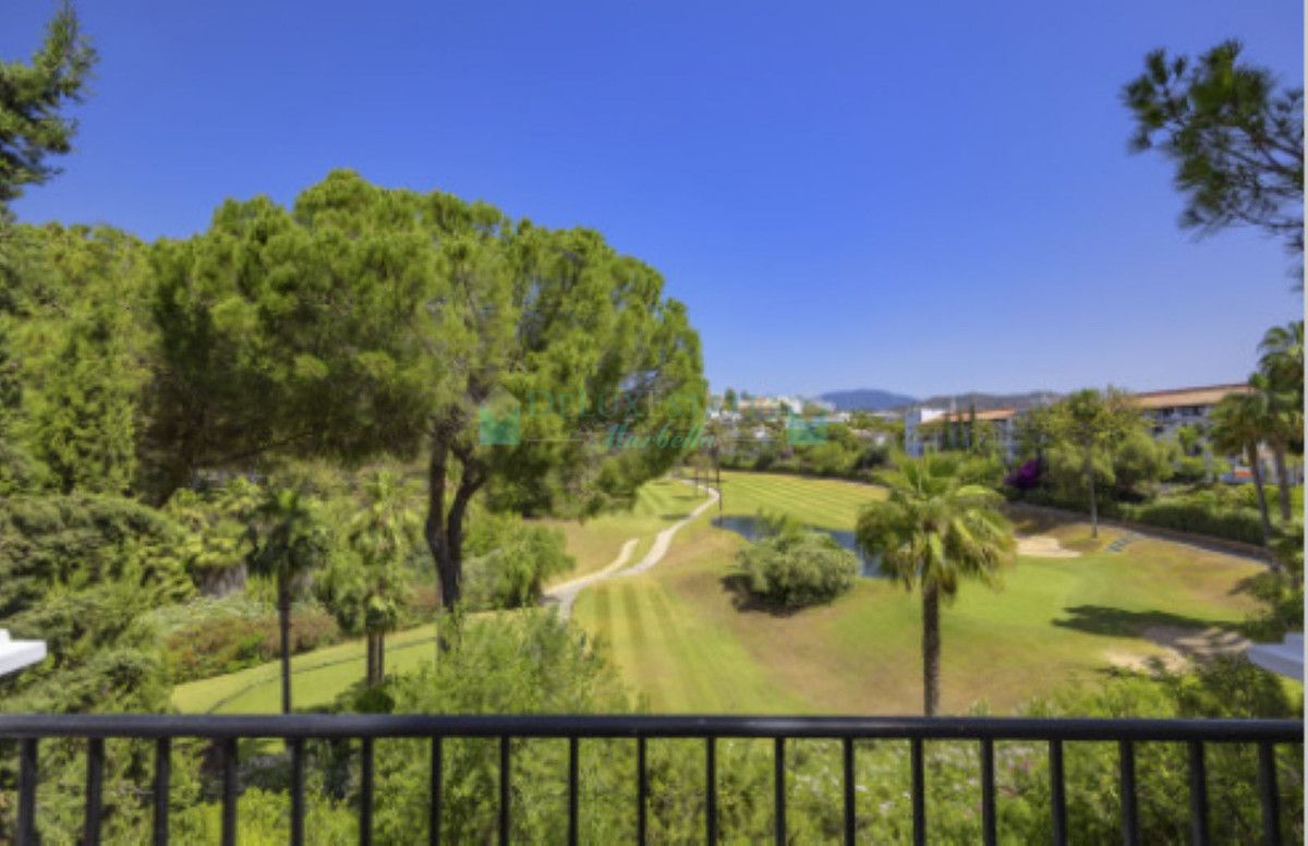 Town House for sale in Benahavis