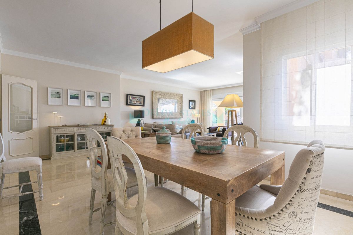 Penthouse for sale in Benamara, Estepona