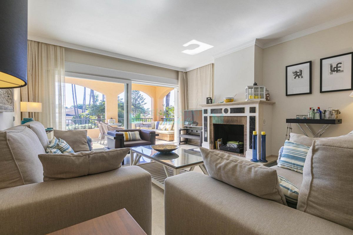 Penthouse for sale in Benamara, Estepona