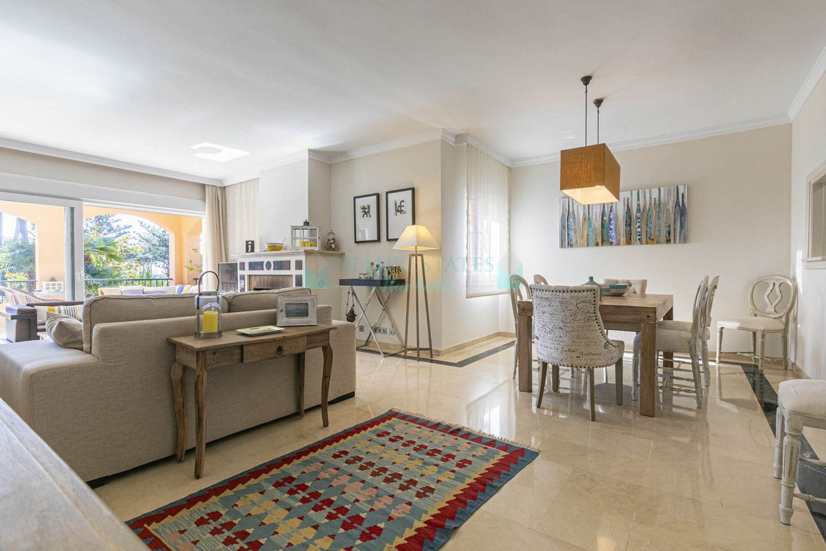 Penthouse for sale in Benamara, Estepona