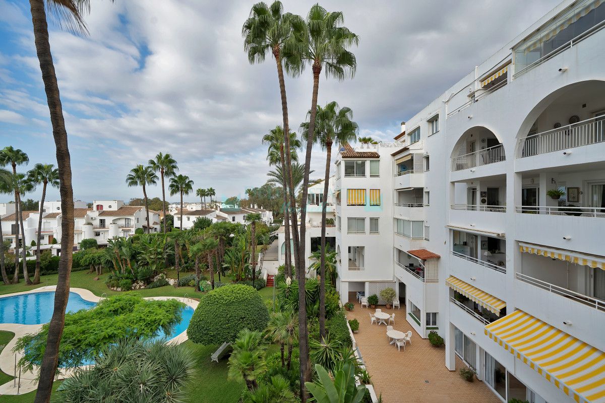 Apartment for sale in Estepona