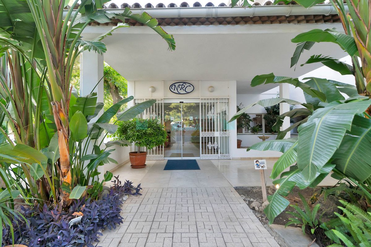 Apartment for sale in Estepona