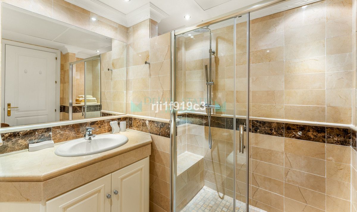 Apartamento en venta en Elviria, Marbella Este