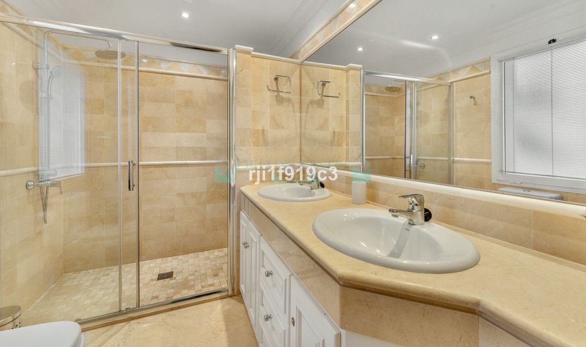 Apartamento en venta en Elviria, Marbella Este