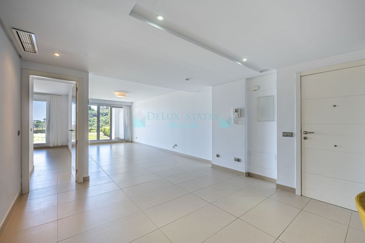 Ground Floor Apartment for sale in La Mairena, Marbella East