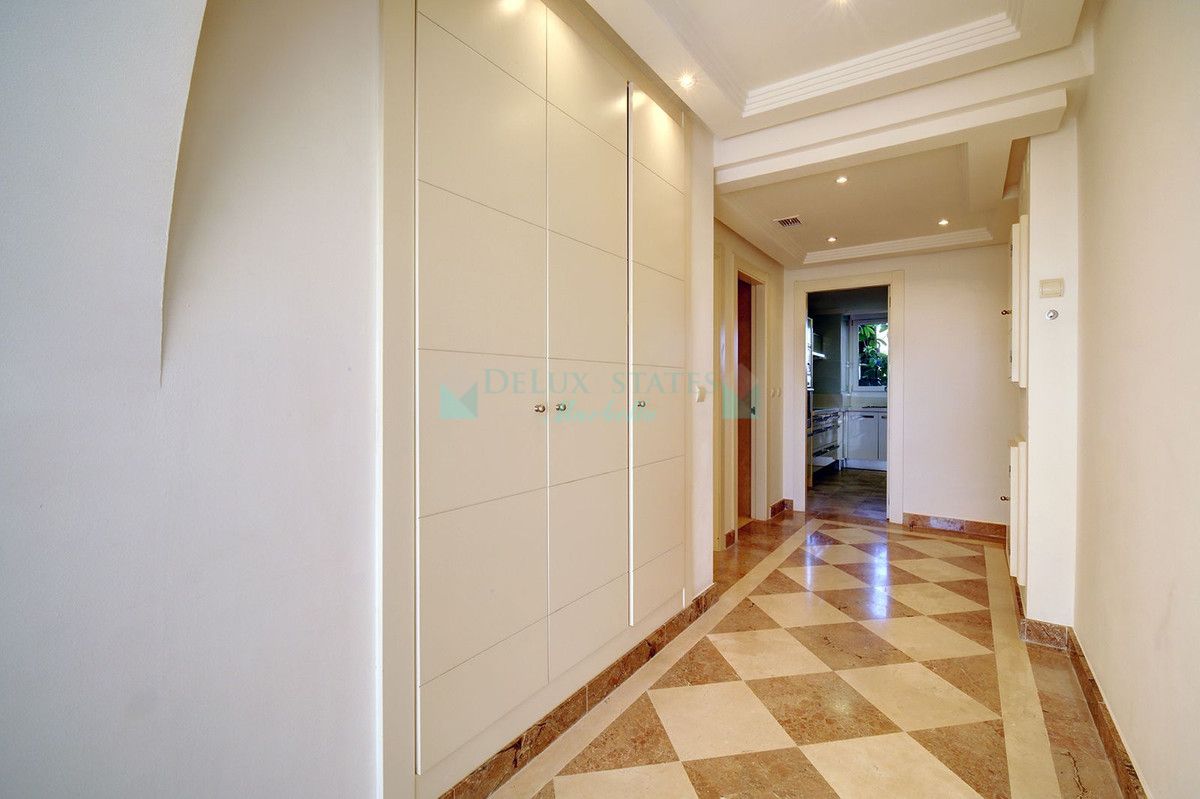 Apartment for sale in Nueva Andalucia