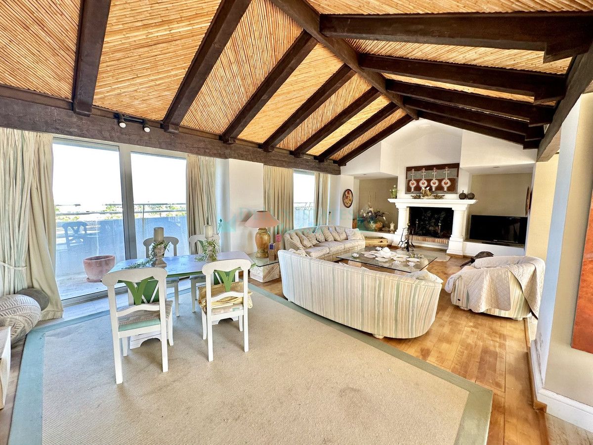 Penthouse for sale in Estepona