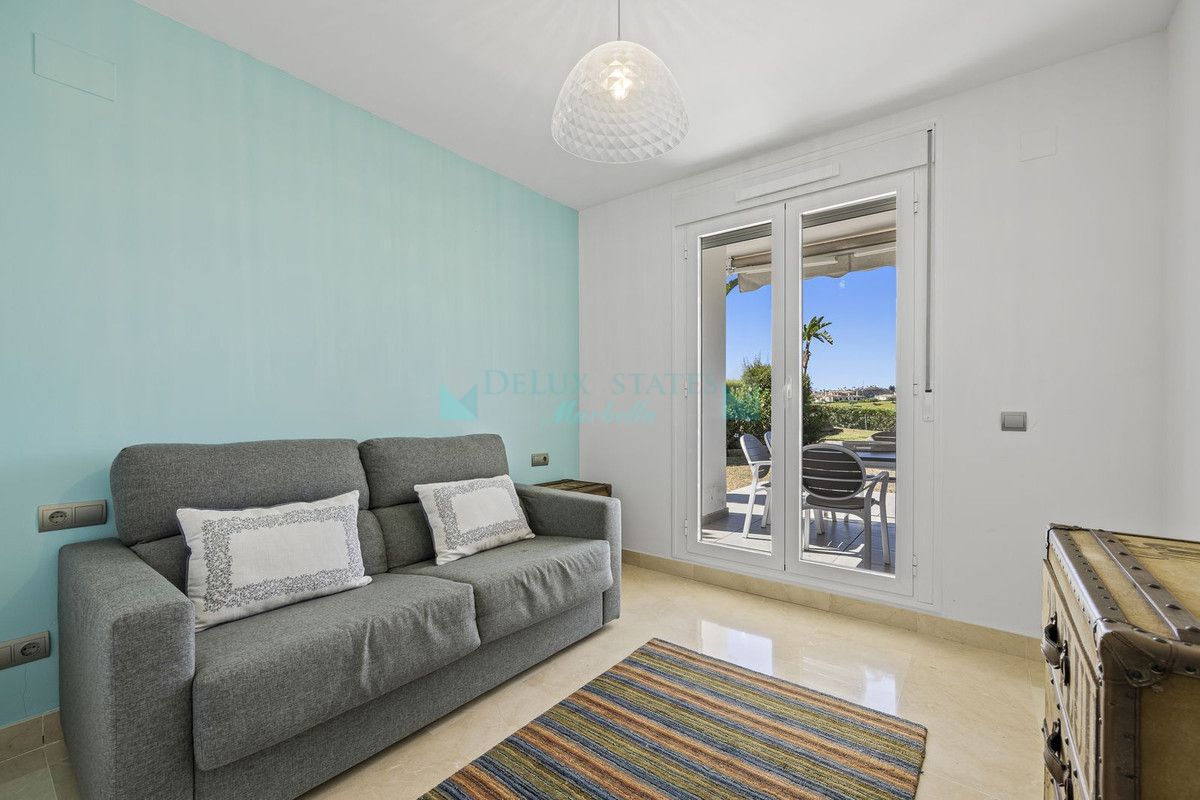 Apartamento Planta Baja en venta en Los Arqueros, Benahavis