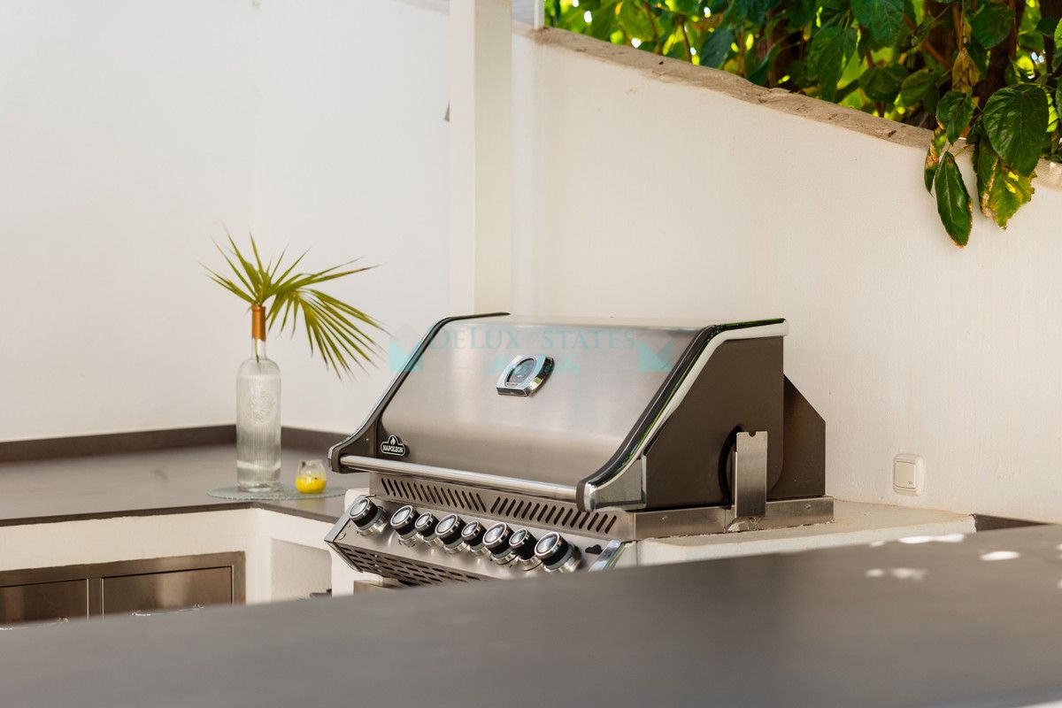 Villa for rent in Costabella, Marbella East