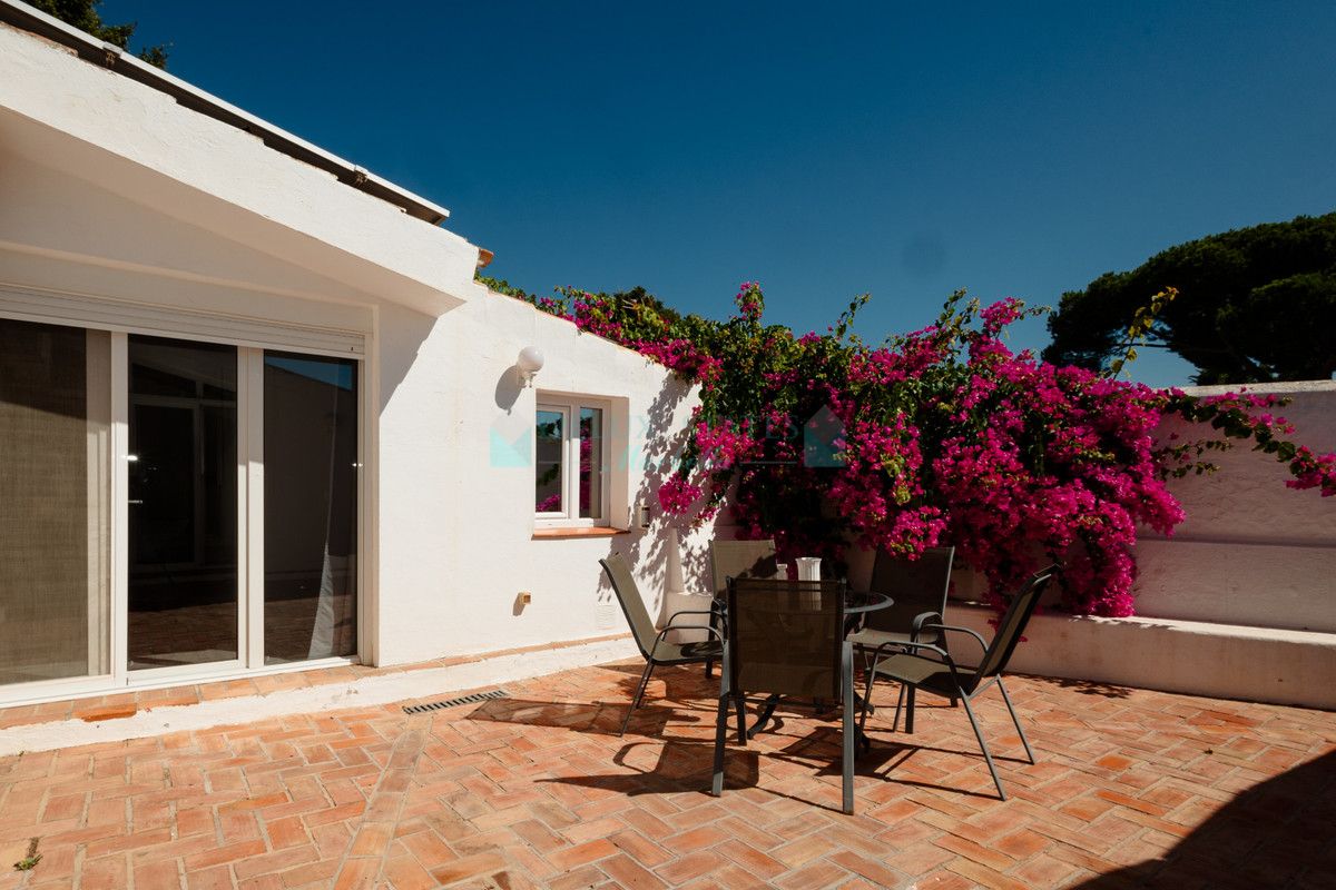 Villa for rent in Costabella, Marbella East