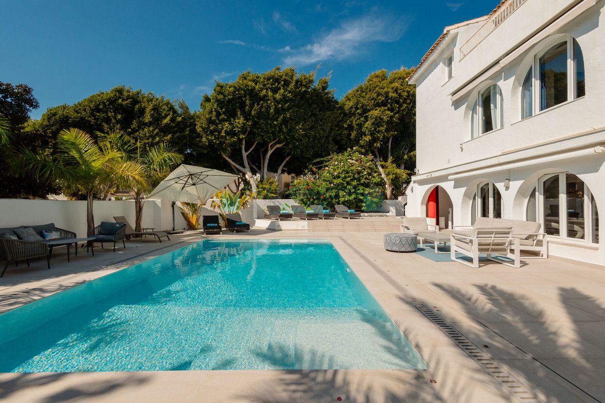 Villa for rent in Costabella, Marbella East