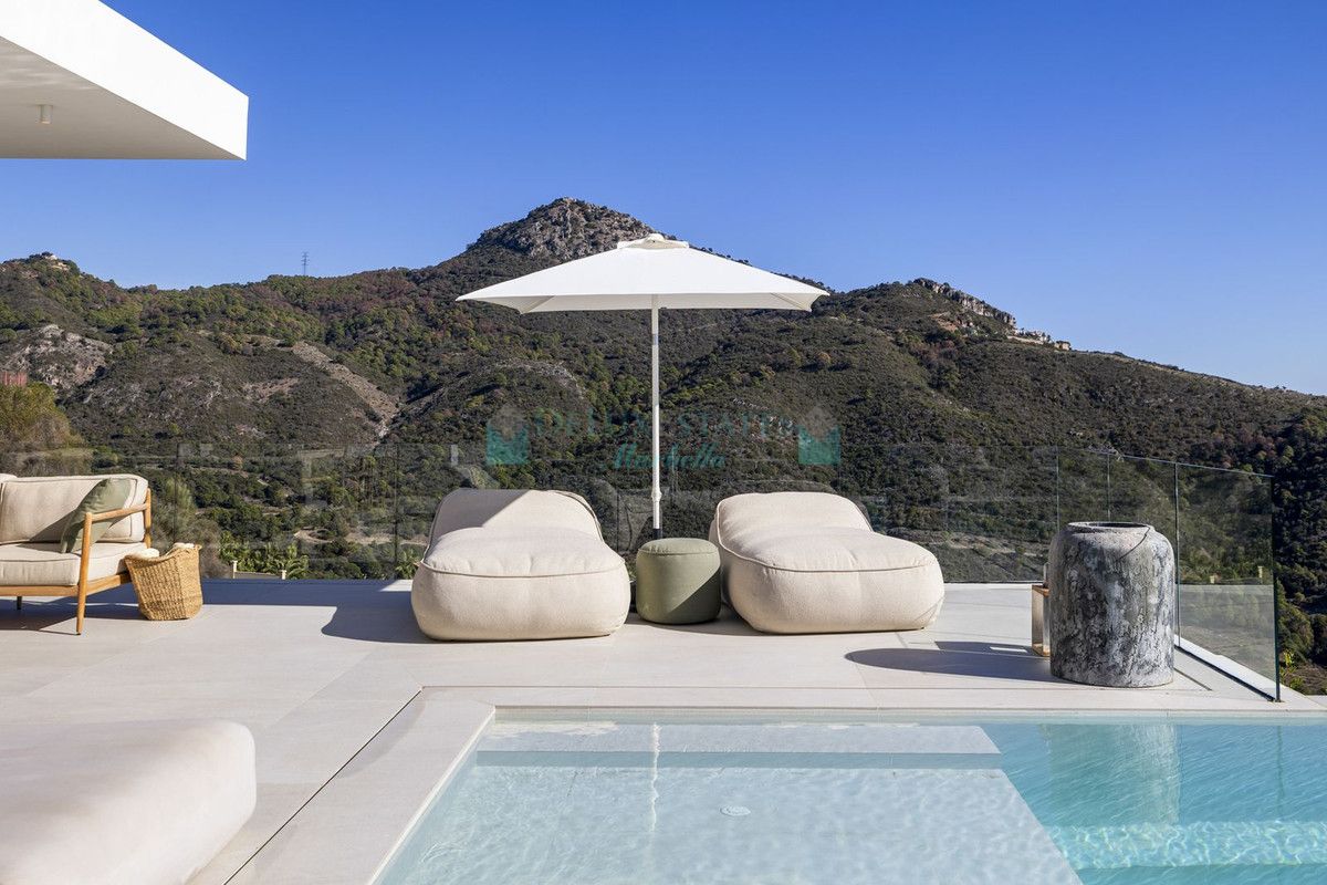 Villa for rent in Benahavis