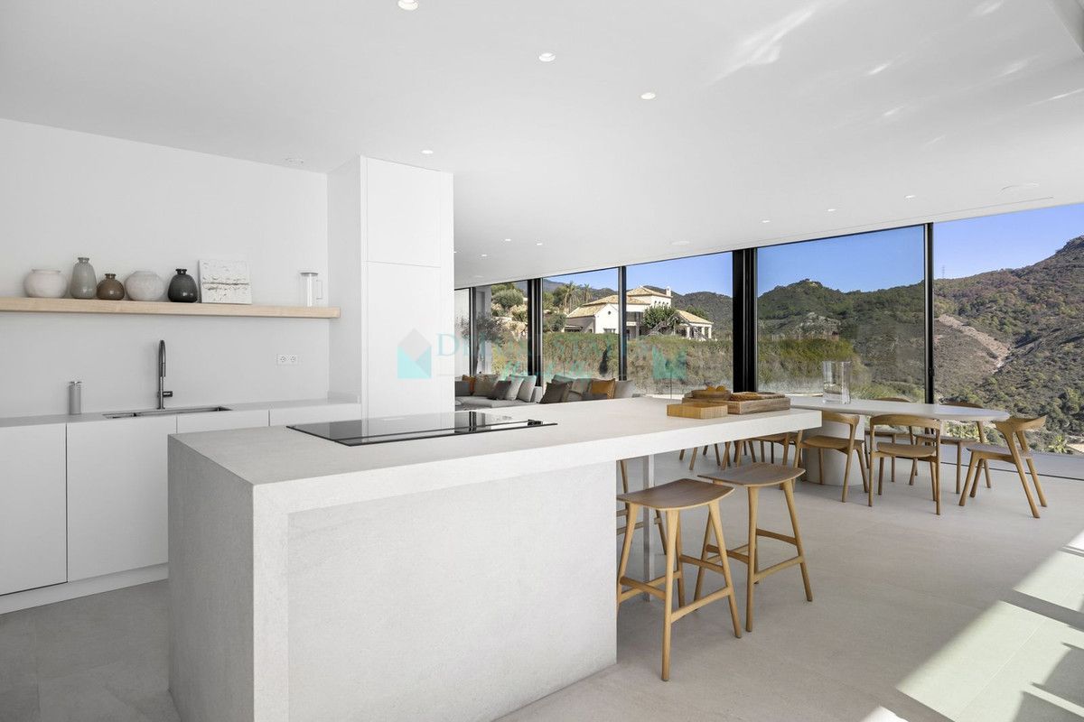 Villa for rent in Benahavis