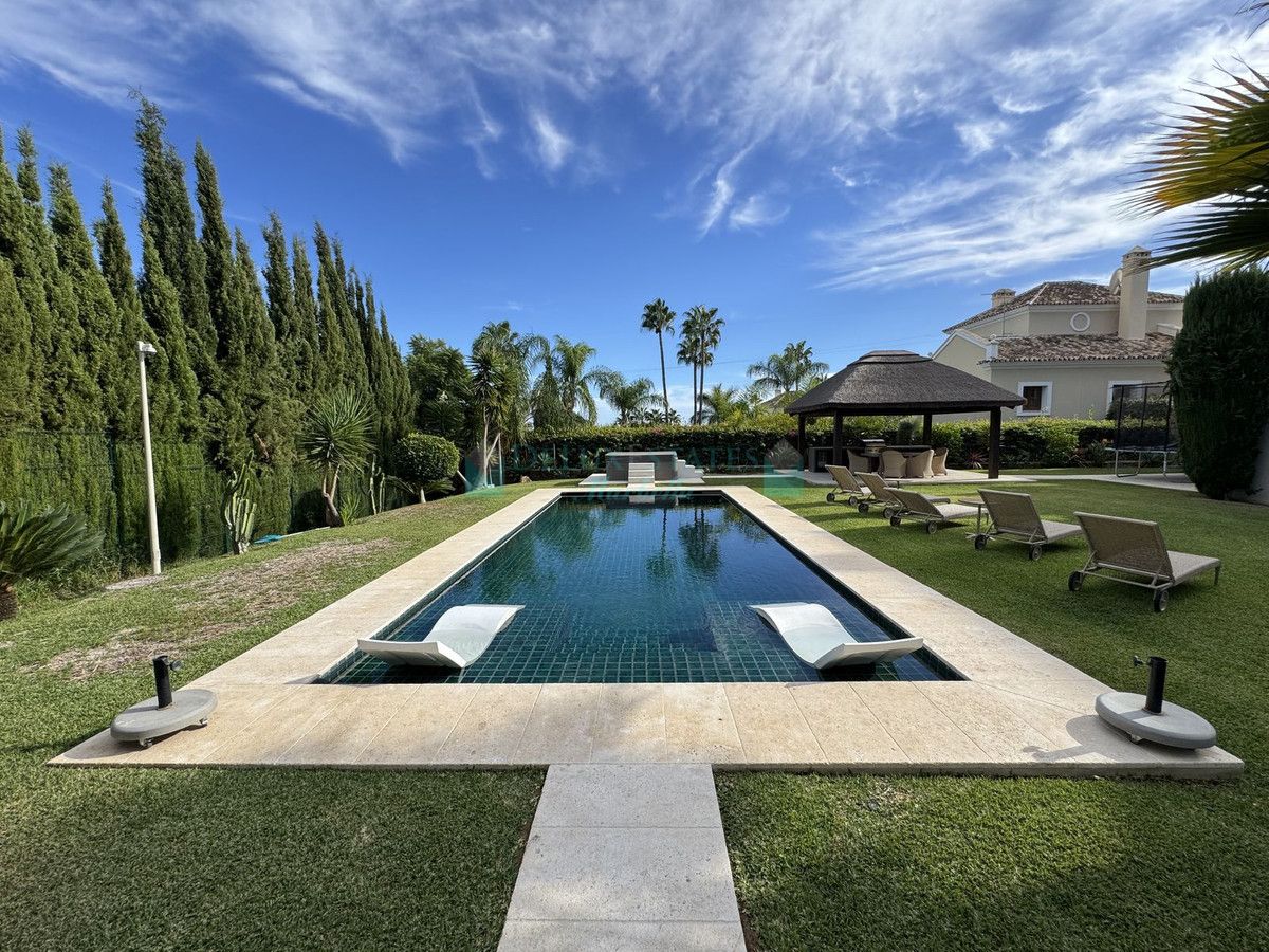 Villa en alquiler en El Paraiso, Estepona