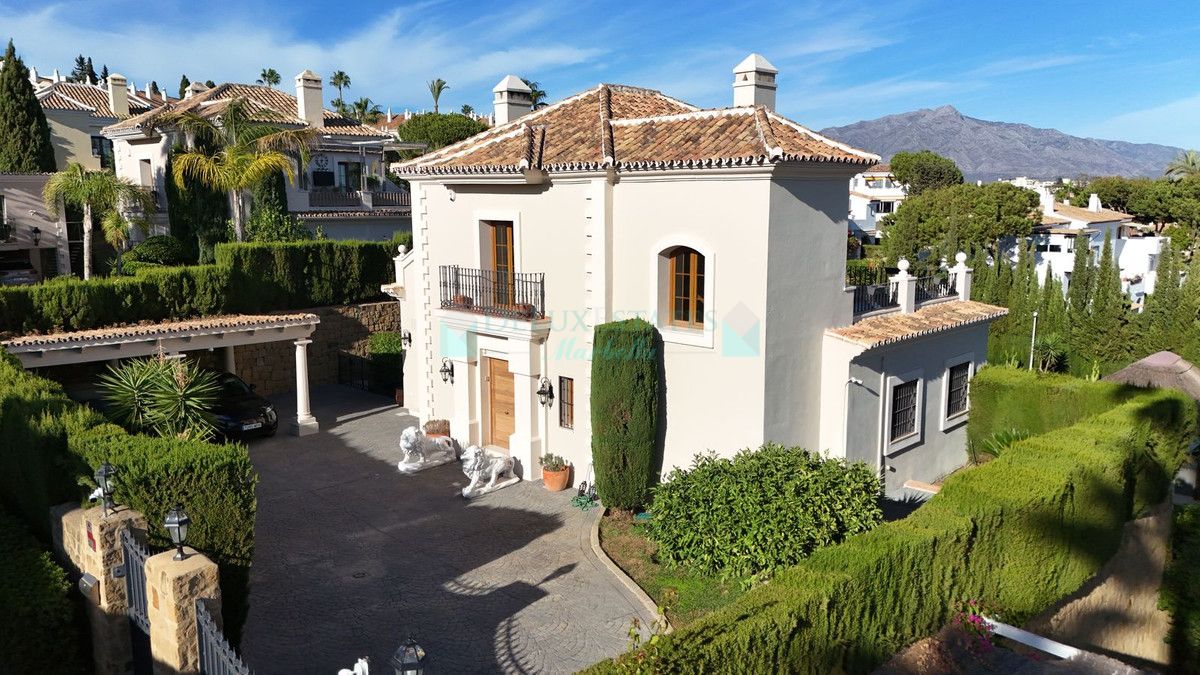 Villa en alquiler en El Paraiso, Estepona