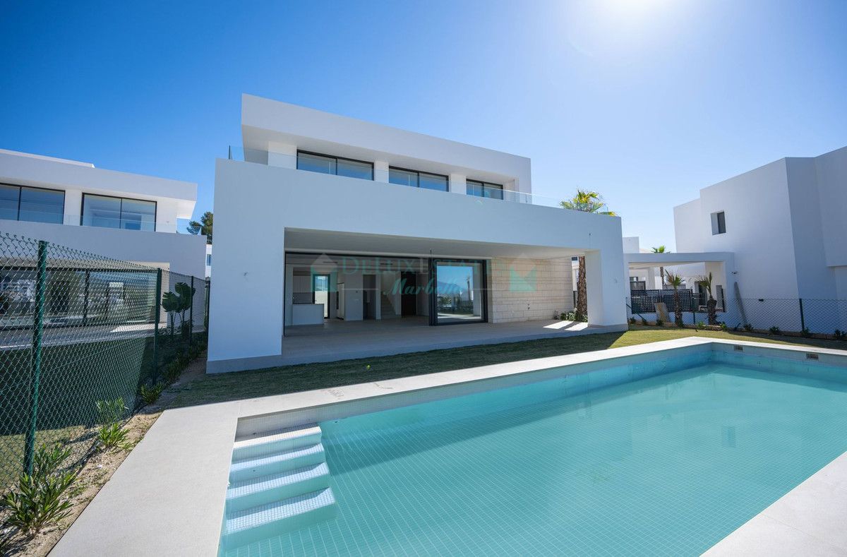 Villa for sale in Rio Real, Marbella East