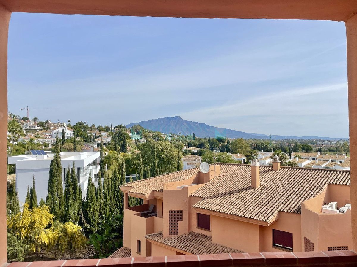 Apartamento en venta en Benahavis