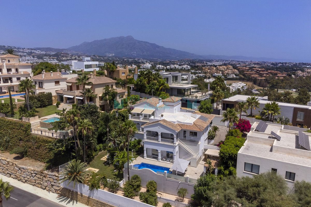 Villa for sale in Benahavis