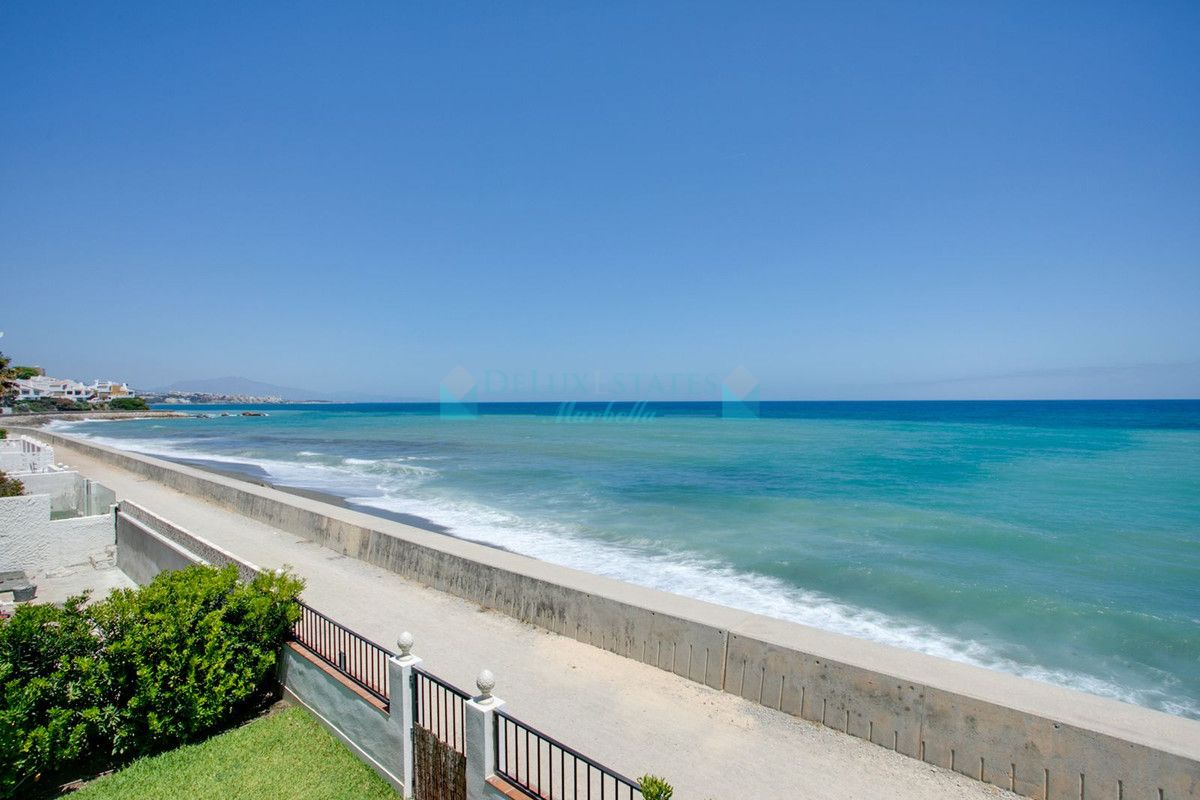 Villa for sale in Estepona