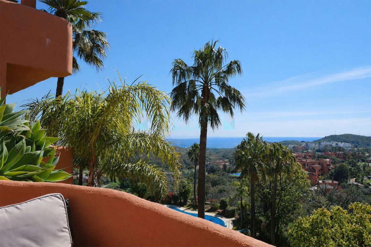 Apartment for sale in La Mairena, Marbella East