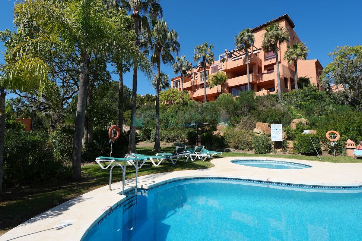 Apartment for sale in La Mairena, Marbella East