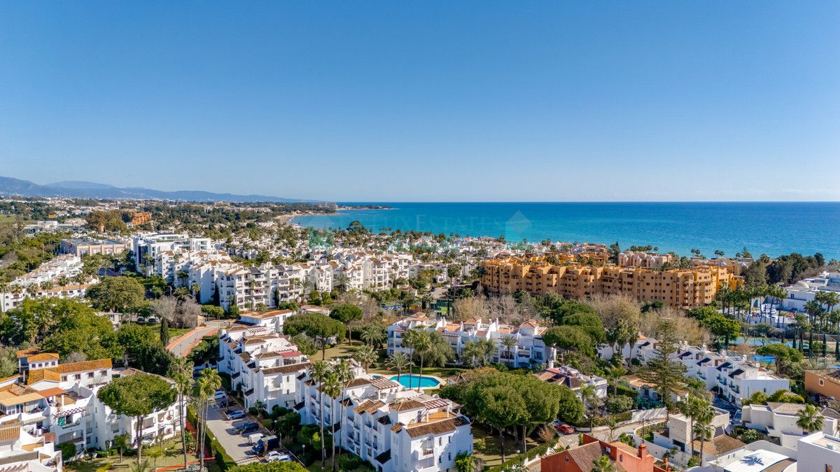 Town House for sale in Estepona