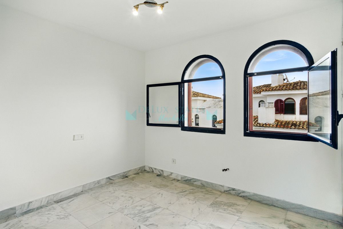 Town House for sale in Estepona