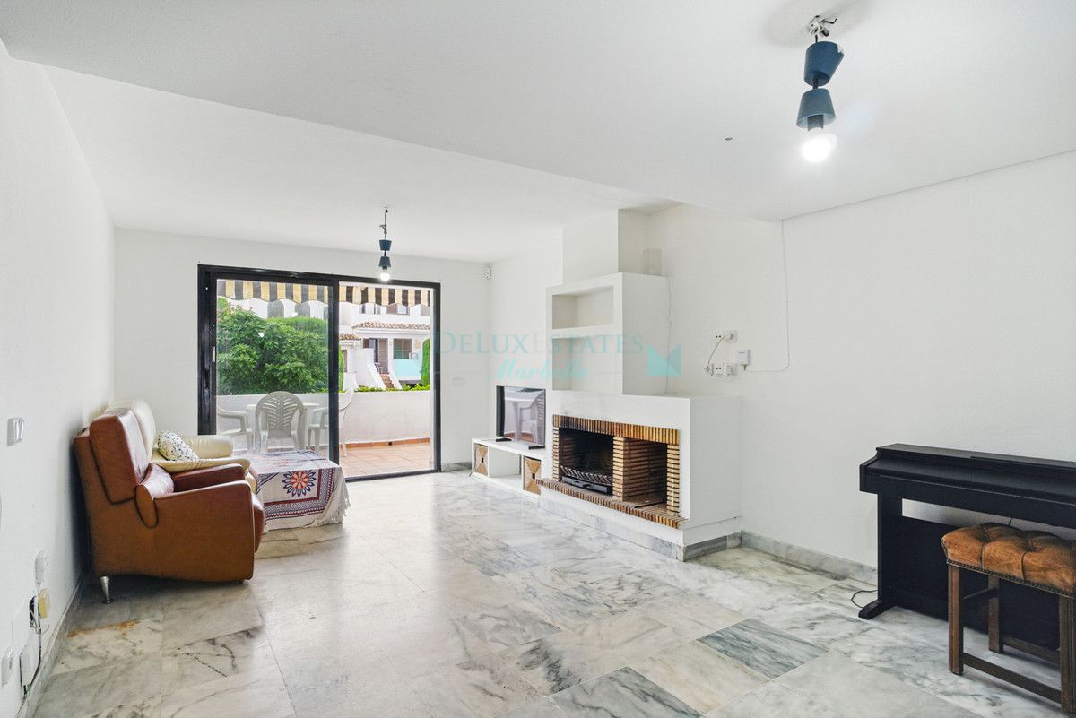 Town House for sale in Estepona
