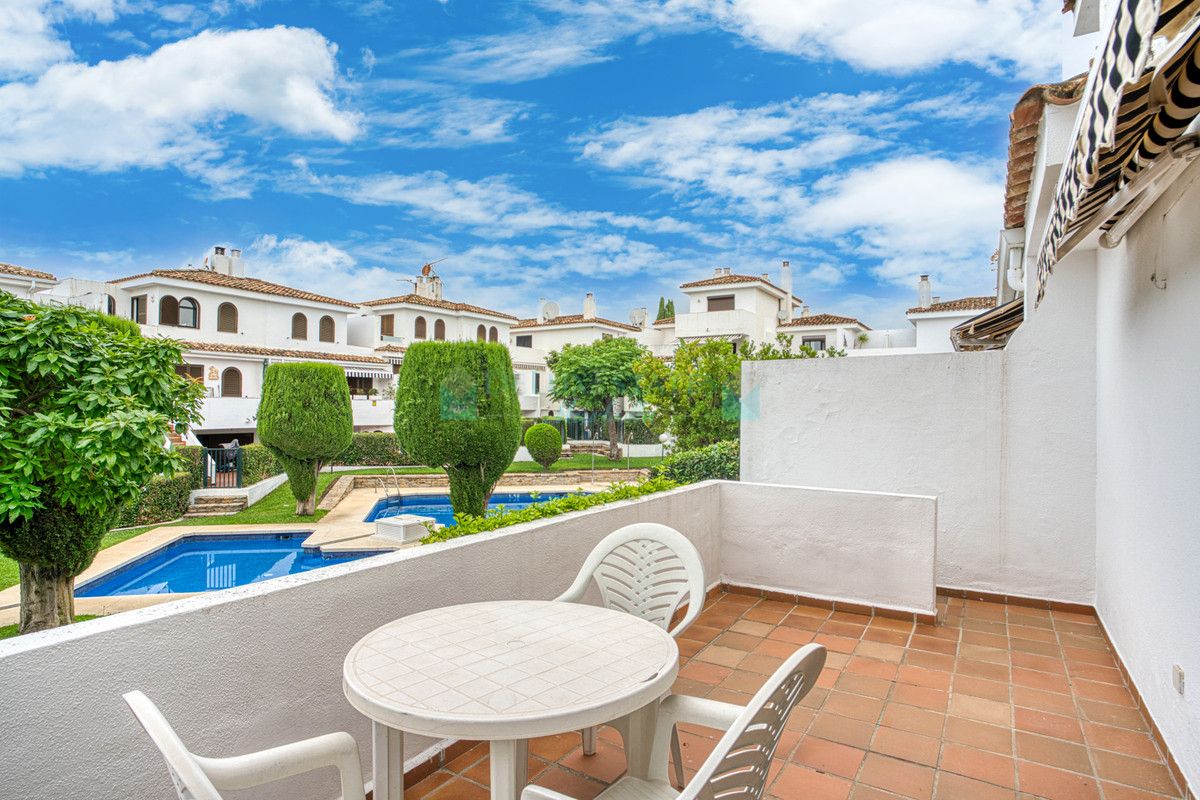 Town House for sale in Estepona