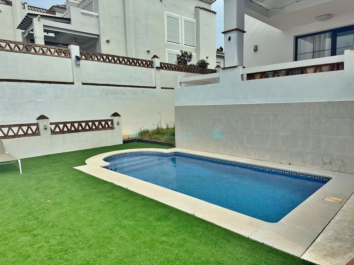 Villa en alquiler en Selwo, Estepona