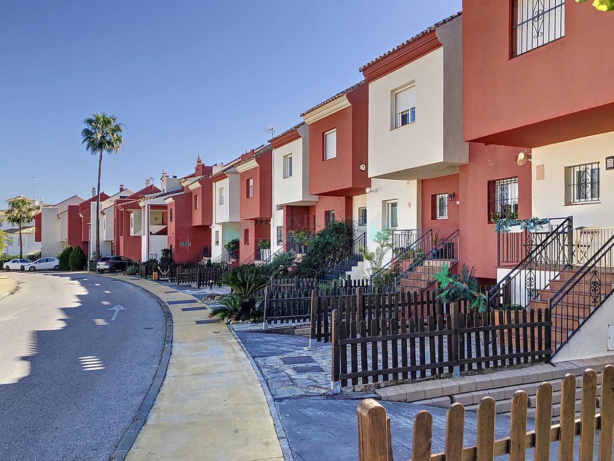 Town House for sale in Selwo, Estepona