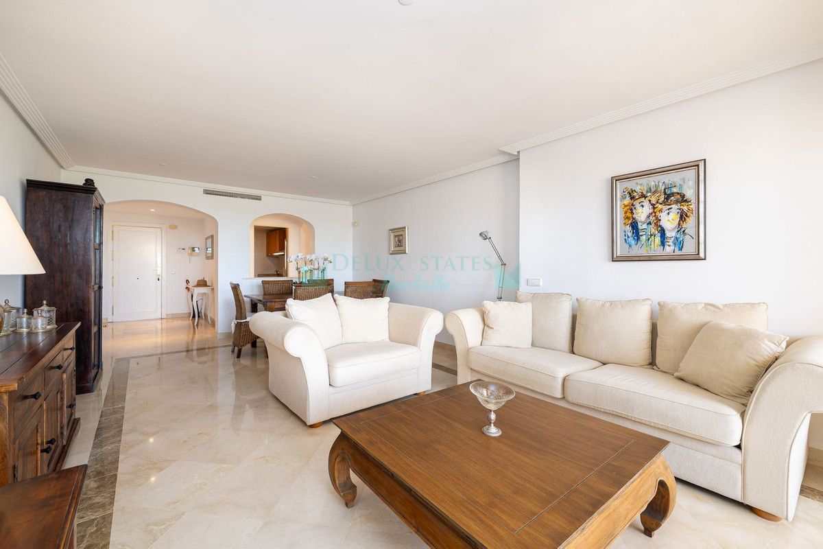 Apartamento en venta en Los Arqueros, Benahavis