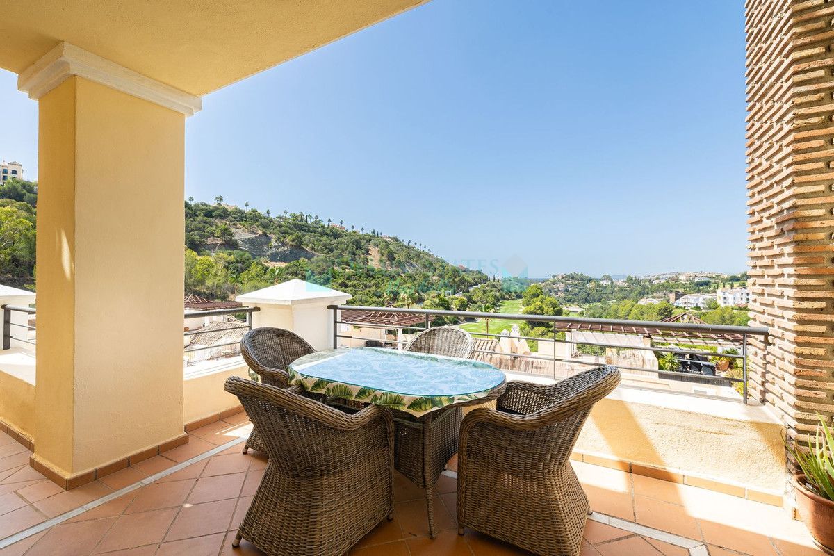 Apartamento en venta en Los Arqueros, Benahavis