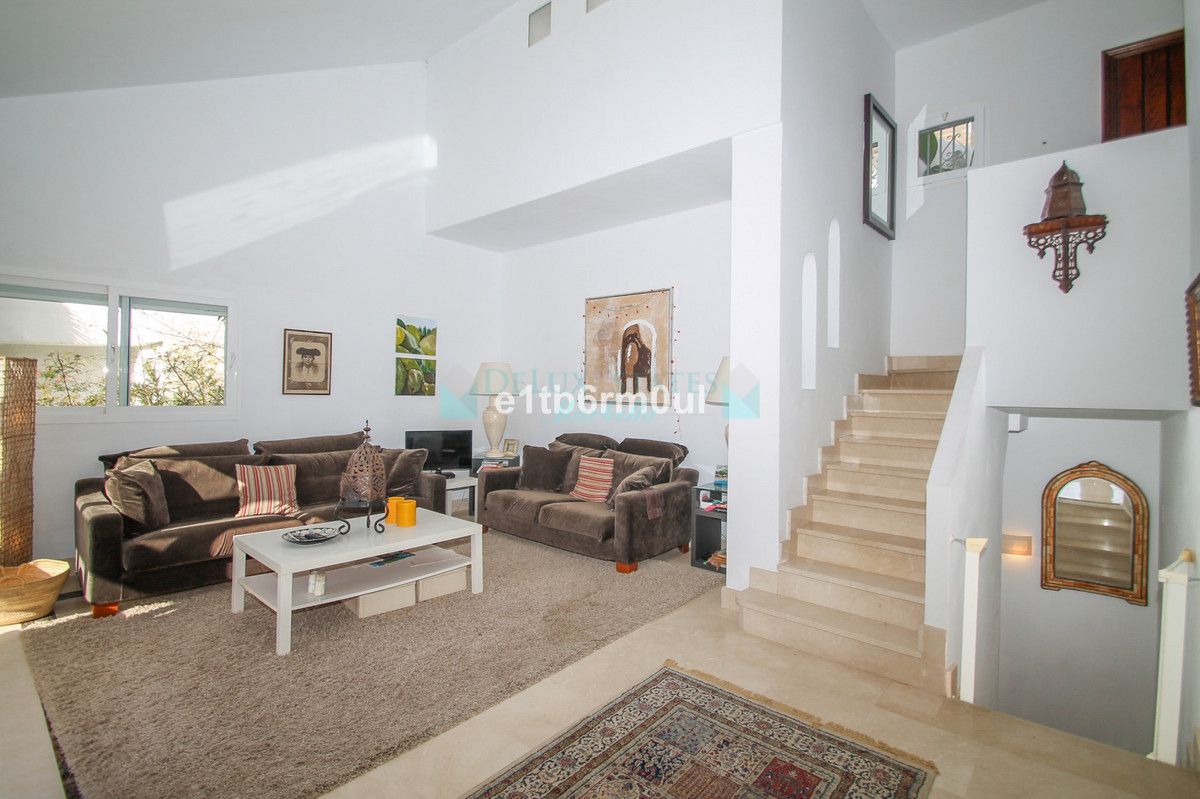 Town House for sale in Istan