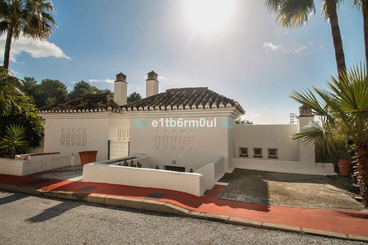 Town House for sale in Istan