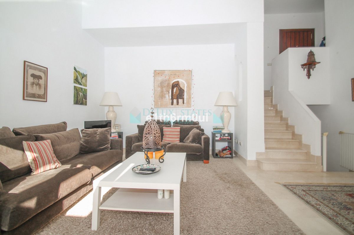 Town House for sale in Istan