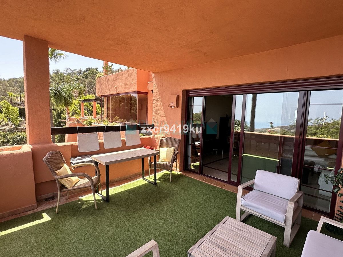 Apartment for sale in La Mairena, Marbella East