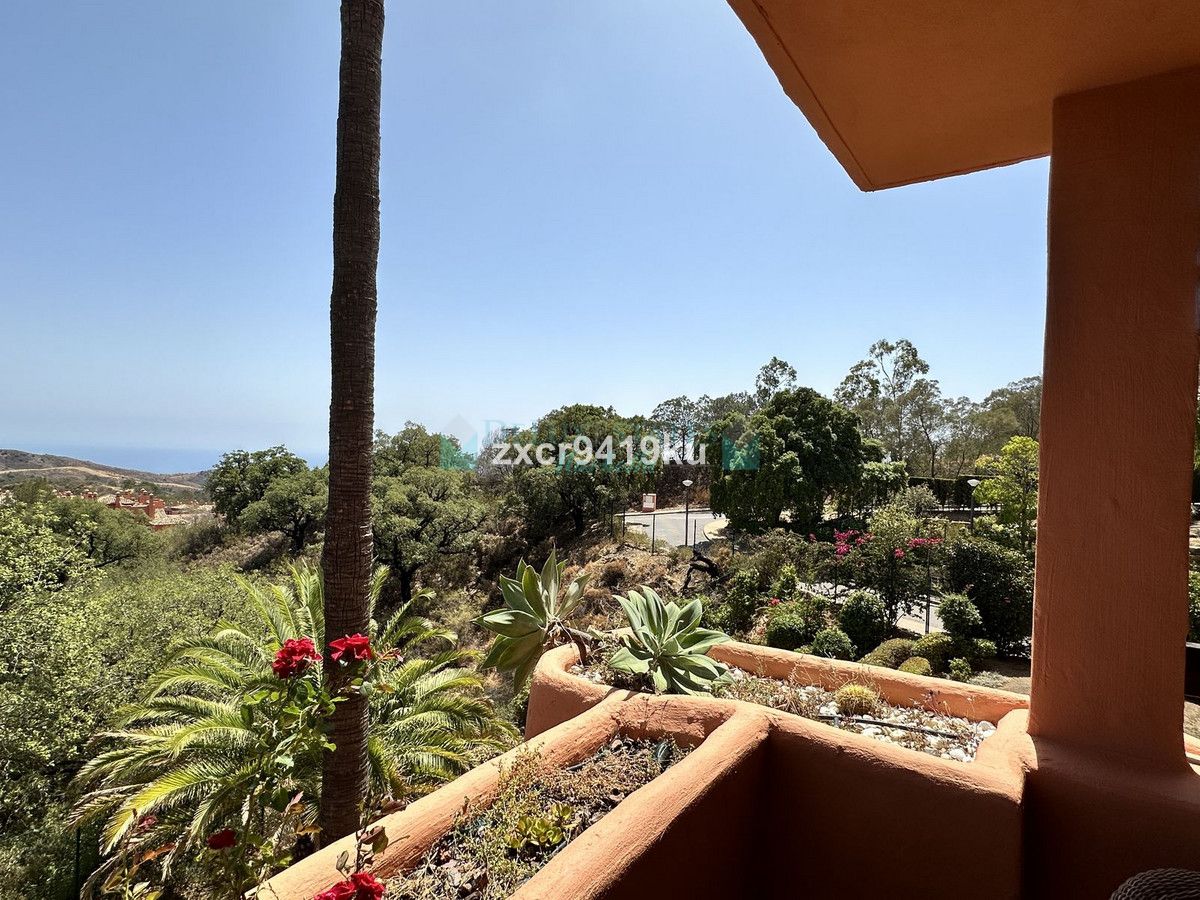 Apartment for sale in La Mairena, Marbella East