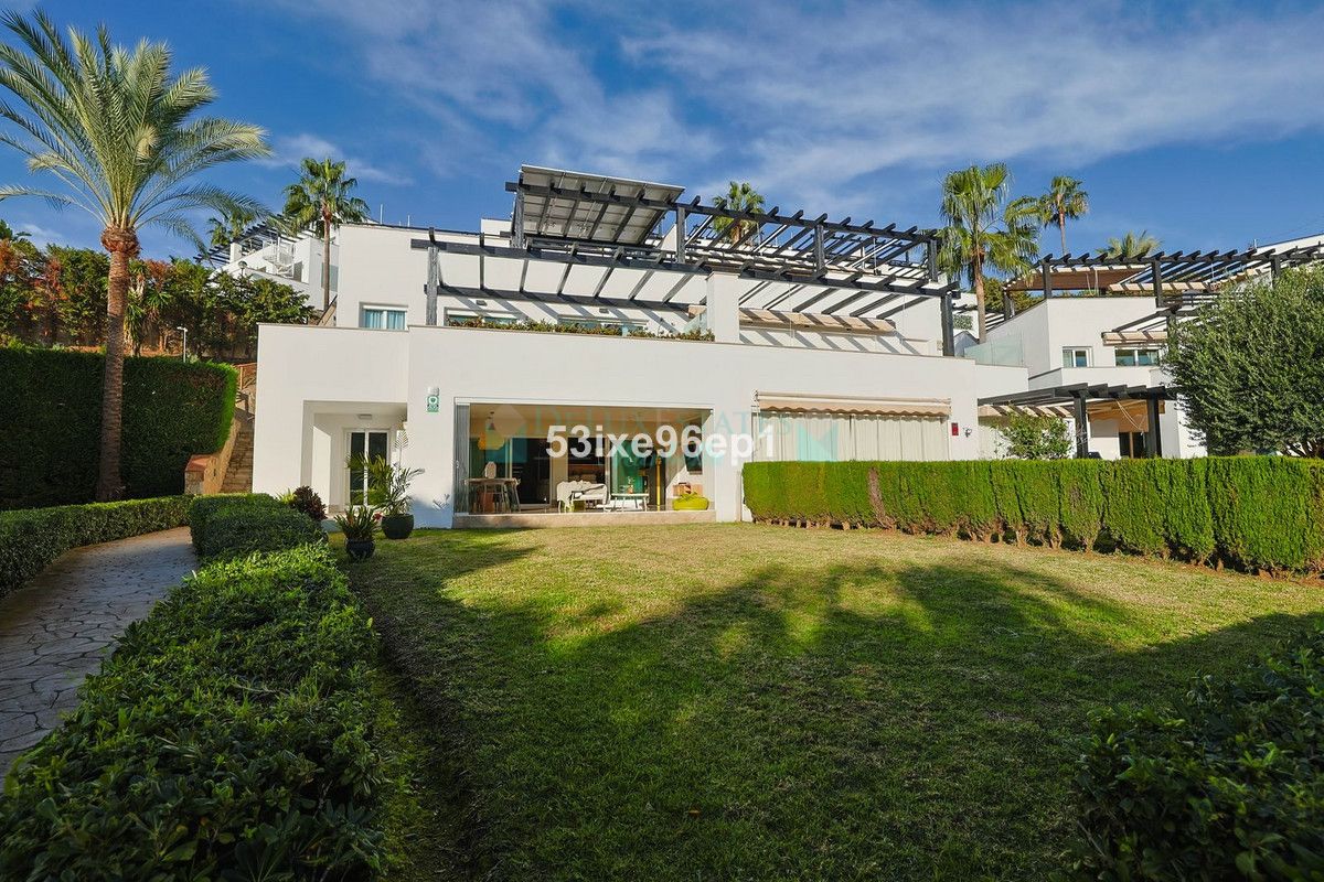 Villa Pareada en venta en Santa Clara, Marbella Este