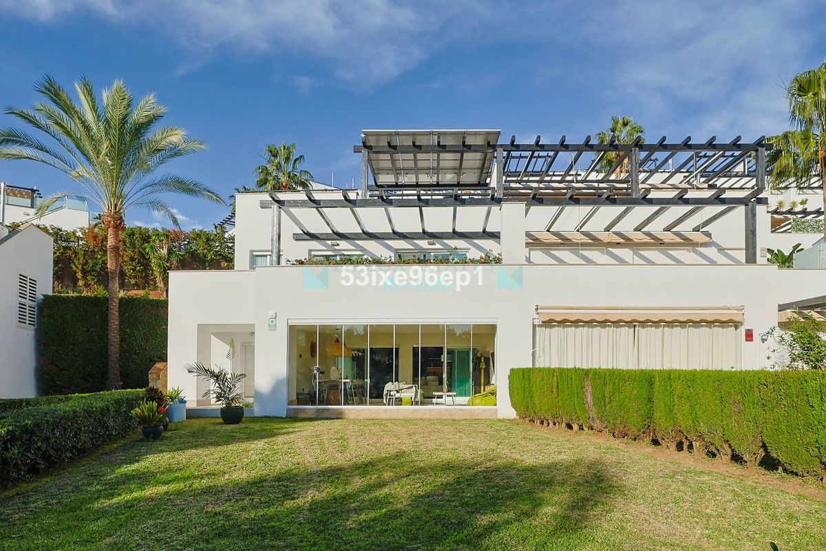 Villa Pareada en venta en Santa Clara, Marbella Este