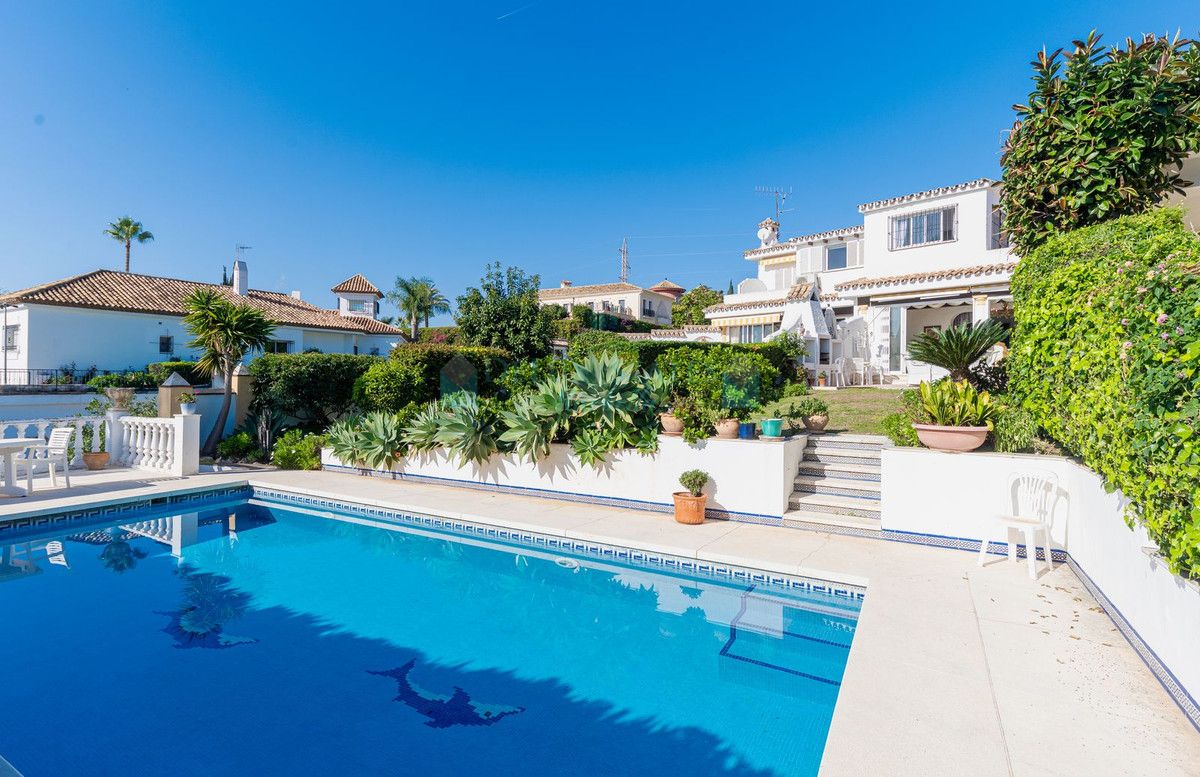 Semi Detached Villa for sale in El Paraiso, Estepona