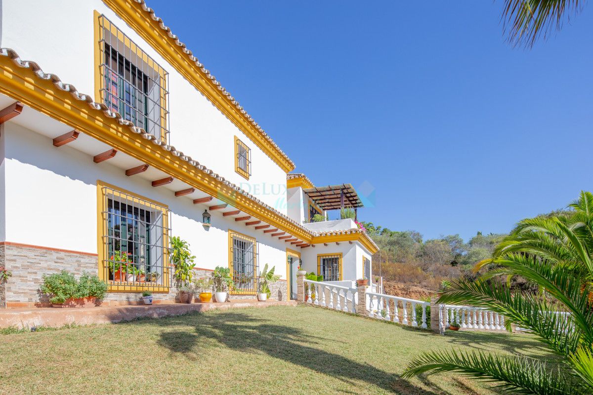 Villa en venta en Elviria, Marbella Este