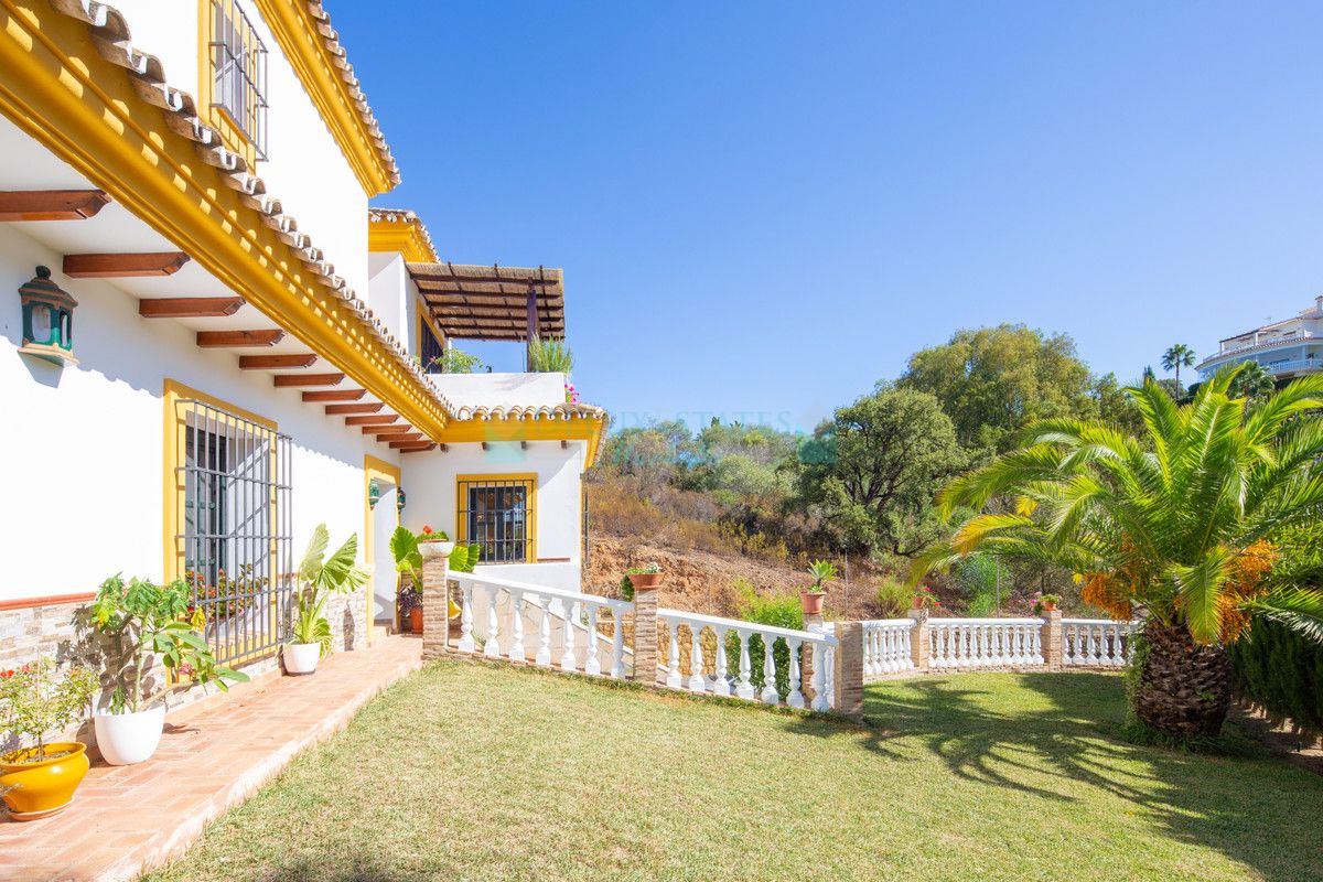 Villa en venta en Elviria, Marbella Este