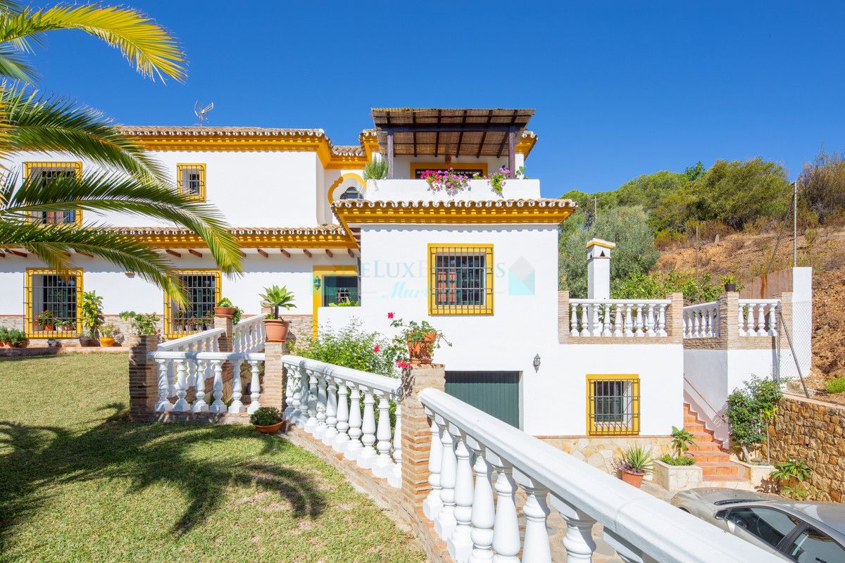 Villa en venta en Elviria, Marbella Este