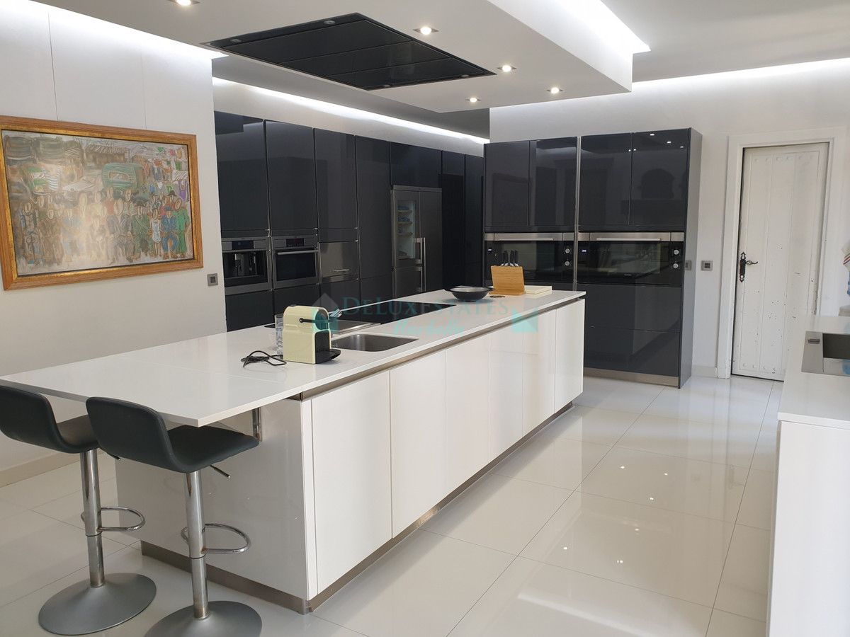 Villa en alquiler en Los Monteros, Marbella Este