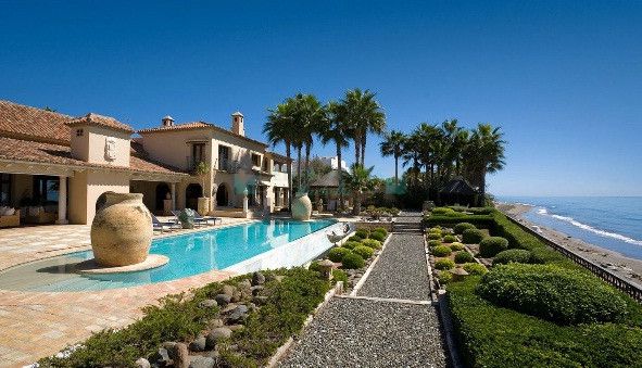 Villa en alquiler en Los Monteros, Marbella Este