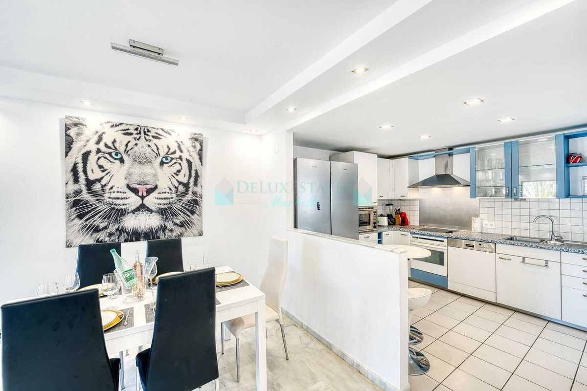 Penthouse for rent in Elviria, Marbella East