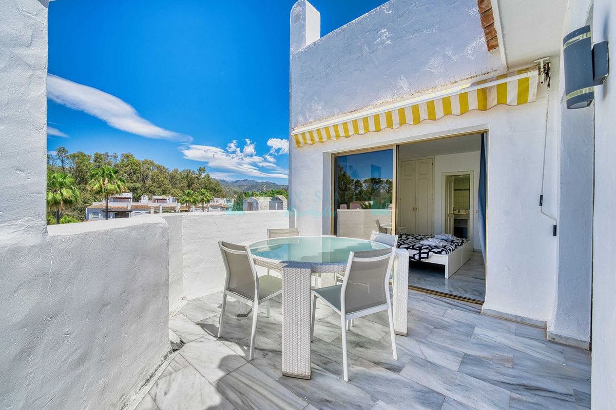 Penthouse for sale in Elviria, Marbella East