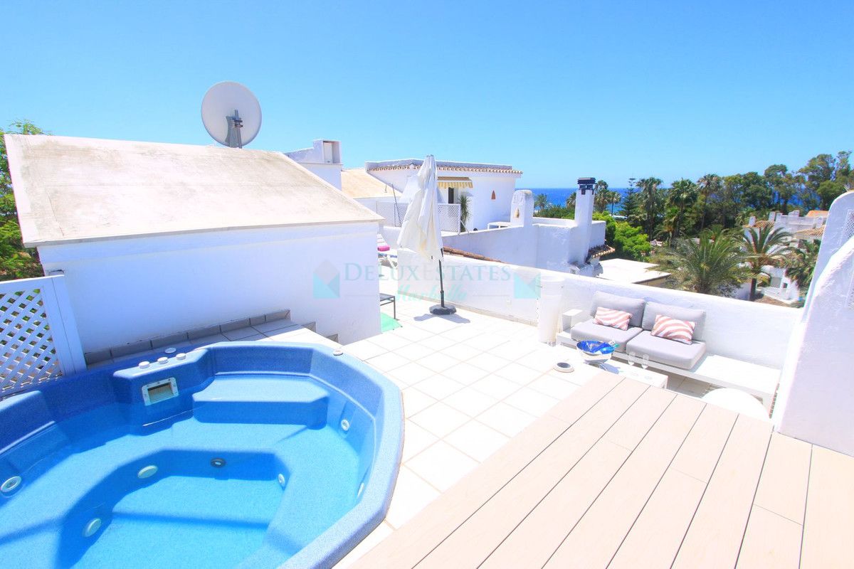Penthouse for rent in Elviria, Marbella East